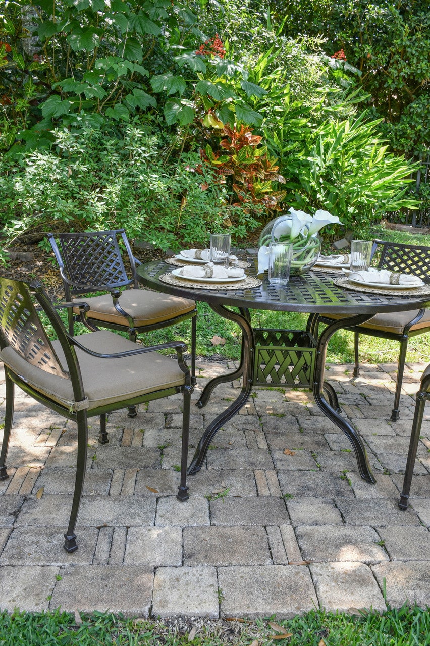 Savannah Outdoor Aluminum Round Dining Table Set of 5 (KIT)